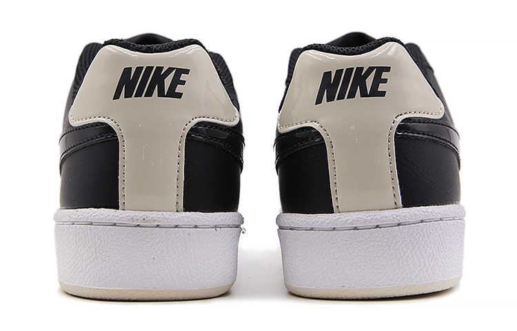 Nike Court Royale