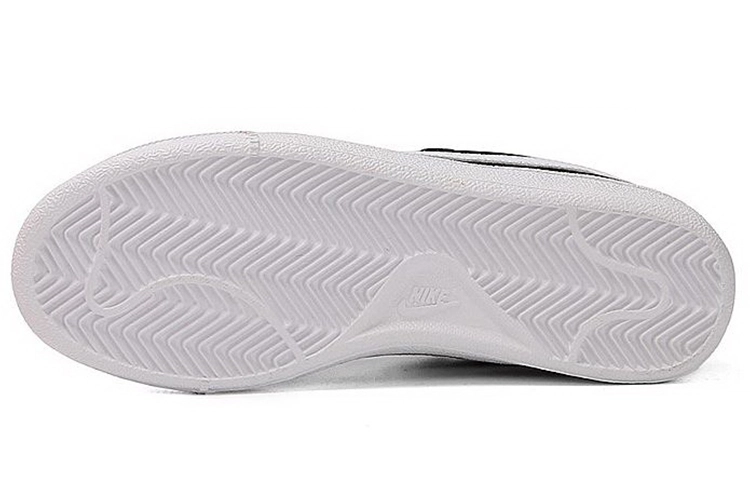 Nike Court Royale