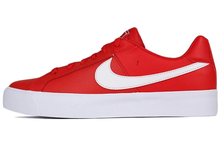 Nike Court Royale