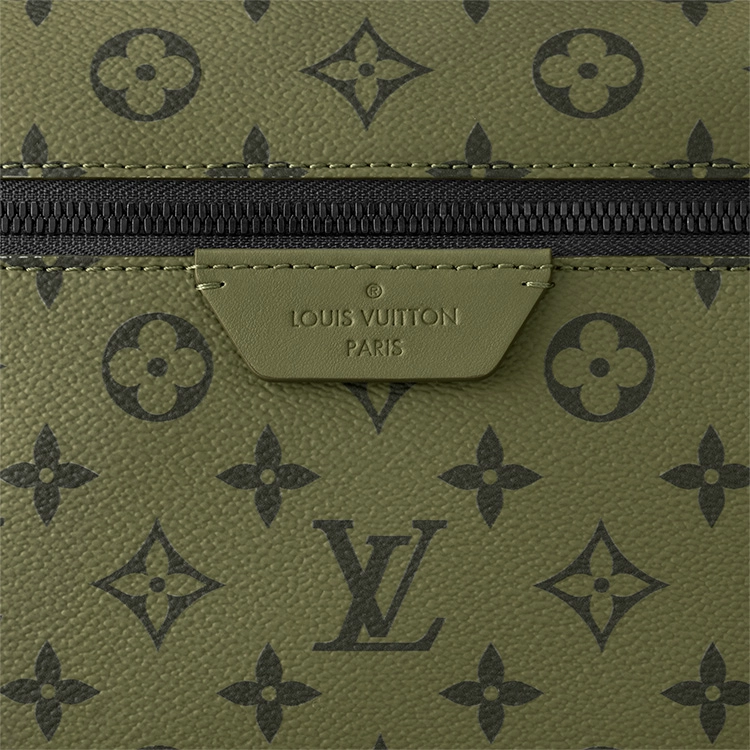 LOUIS VUITTON Discovery PM