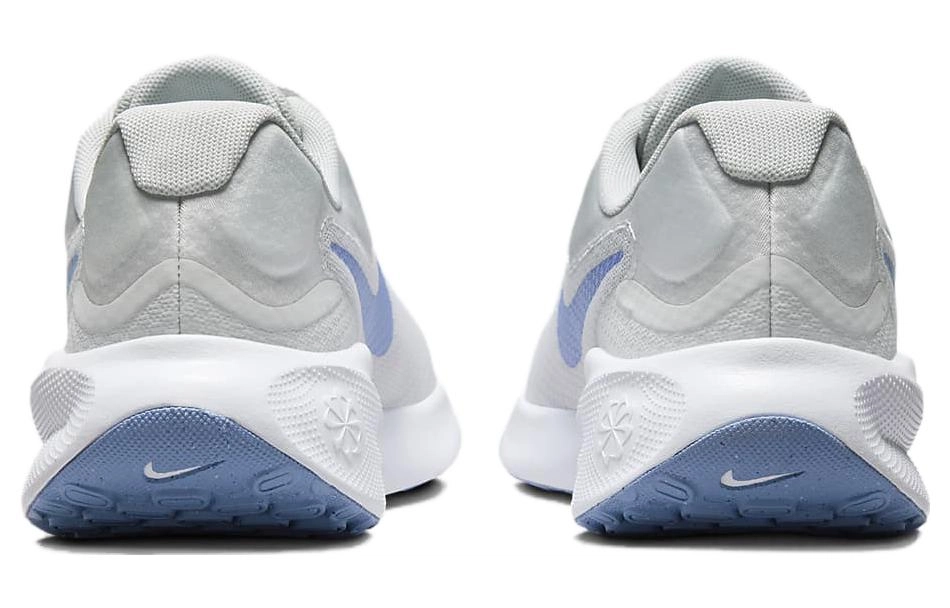 Nike REVOLUTION 7