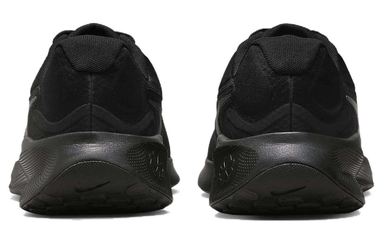 Nike REVOLUTION 7