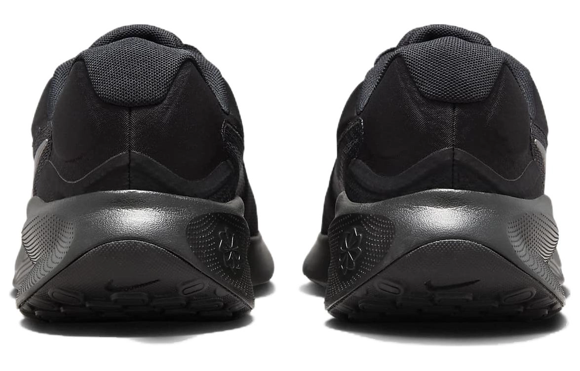 Nike REVOLUTION 7