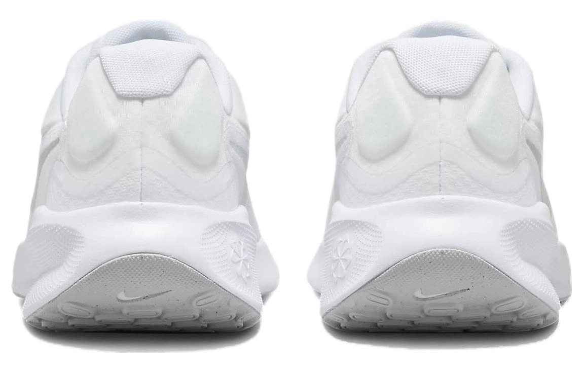 Nike REVOLUTION 7