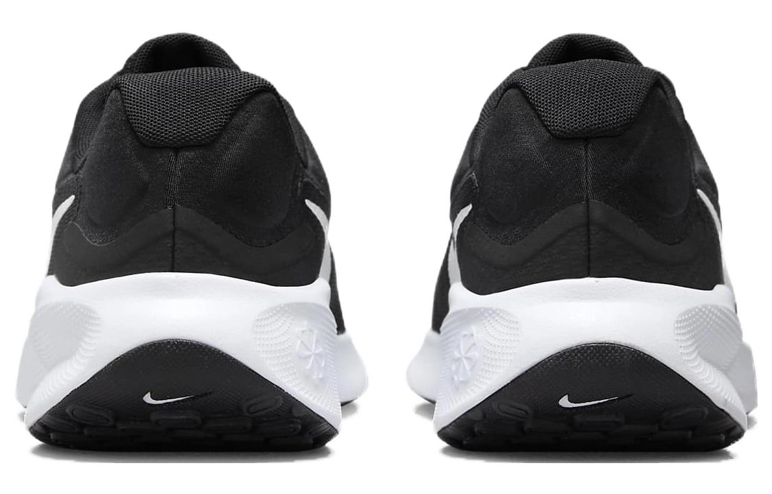 Nike REVOLUTION 7
