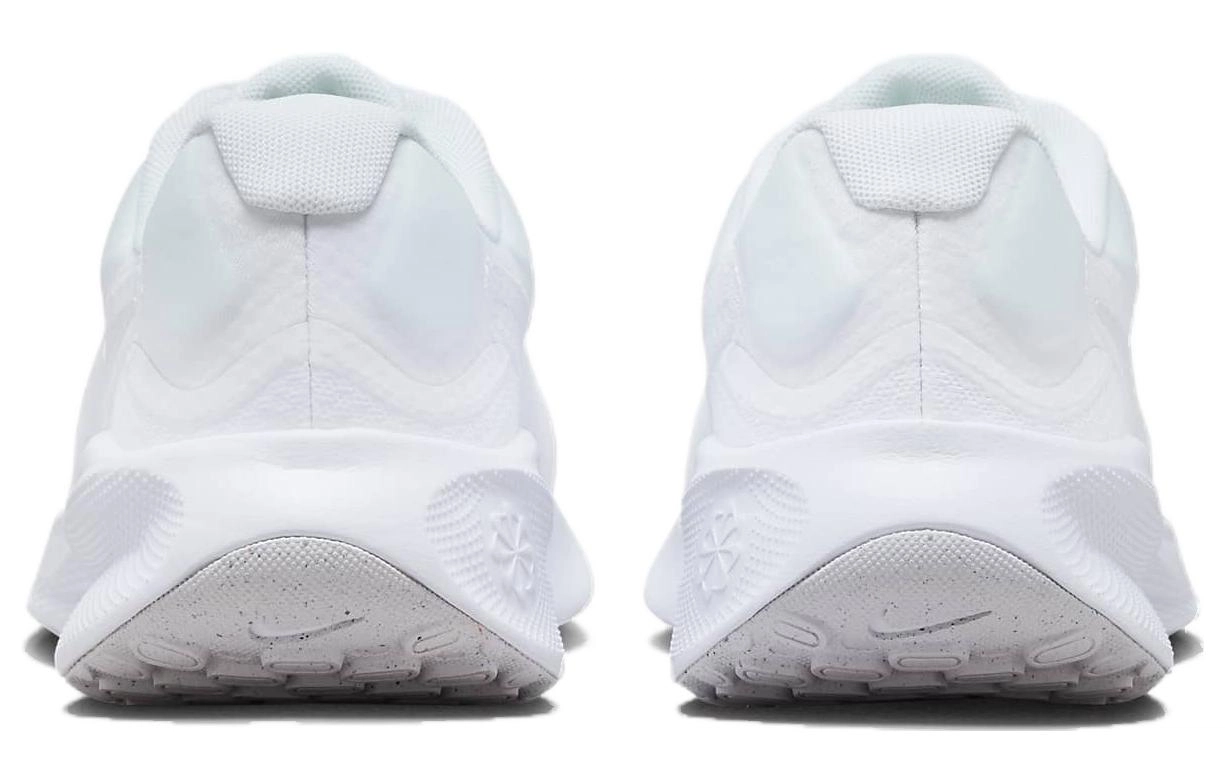 Nike REVOLUTION 7