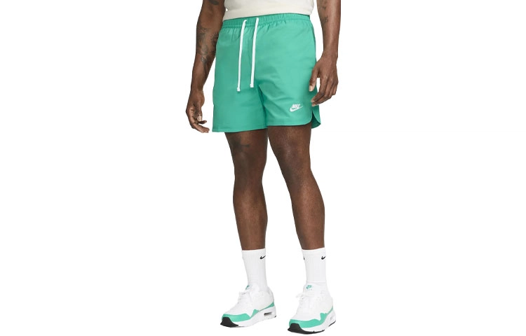 Nike Sportswear Sport Essentials Logo