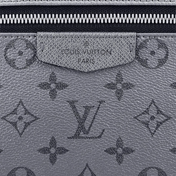 LOUIS VUITTON Discovery Taga