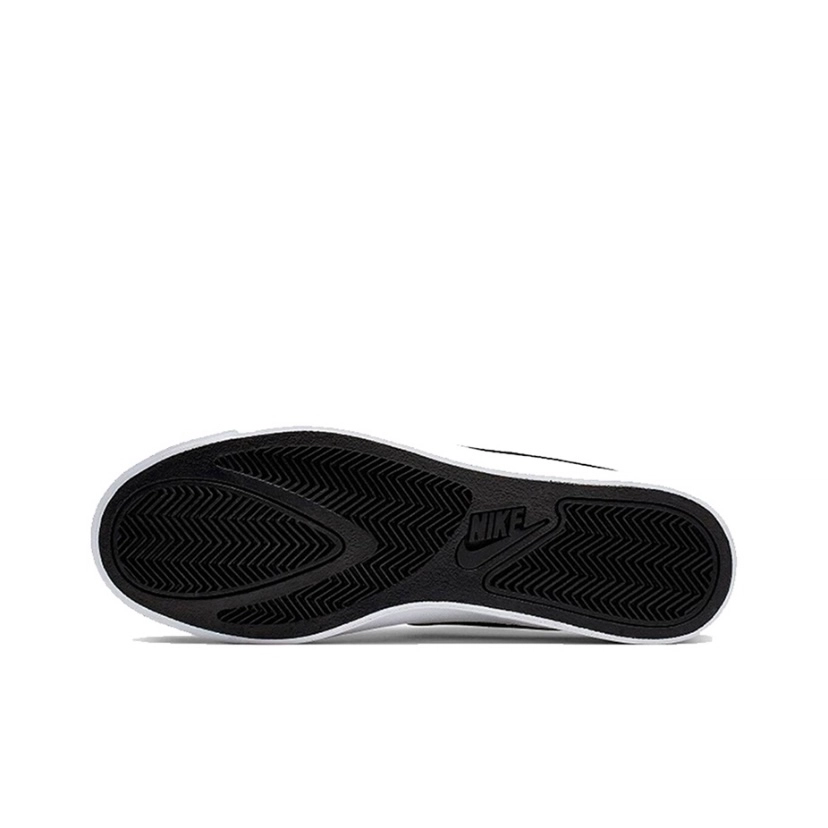 Nike Court Royale