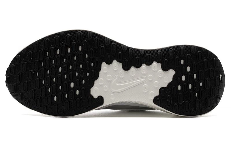 Nike REVOLUTION 7