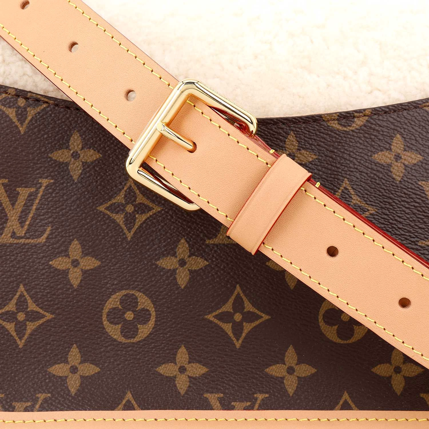 LOUIS VUITTON Diane Logo