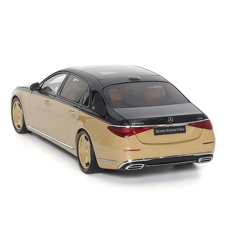Almost Real 118 S-Clas S680 2021