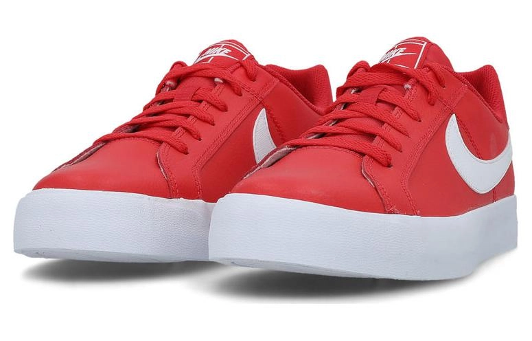 Nike Court Royale