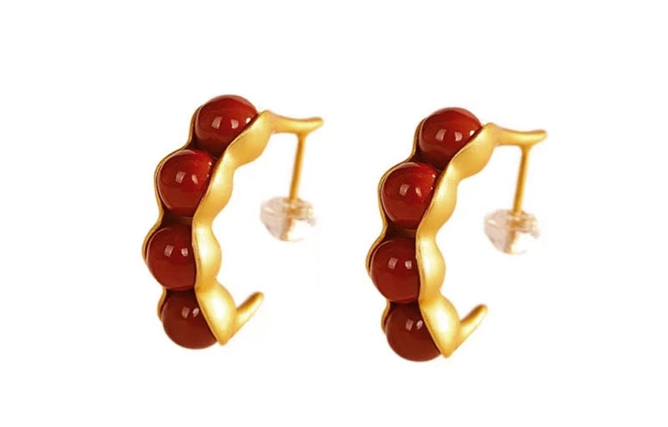 925