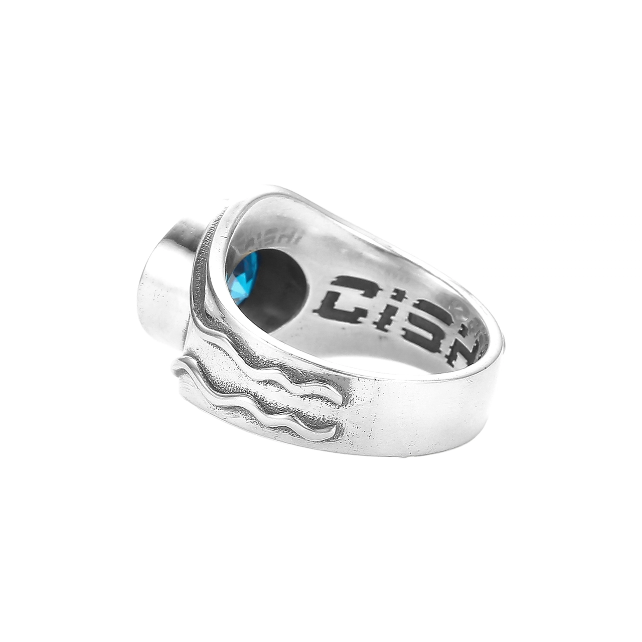 925