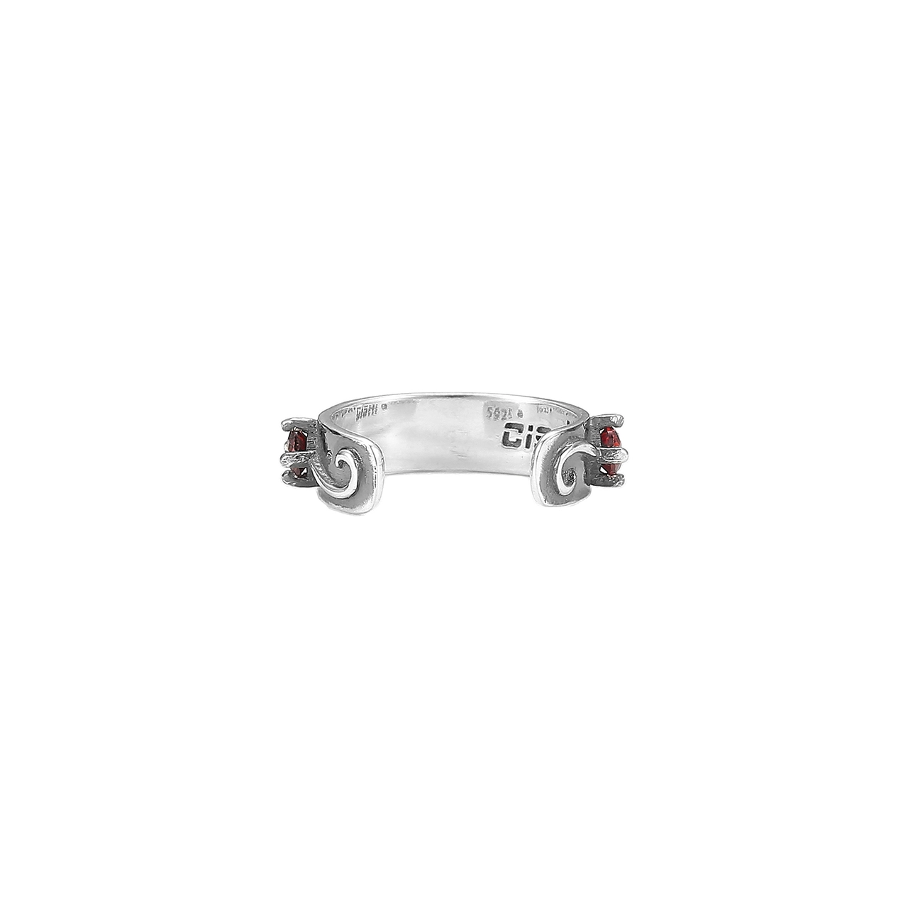 925