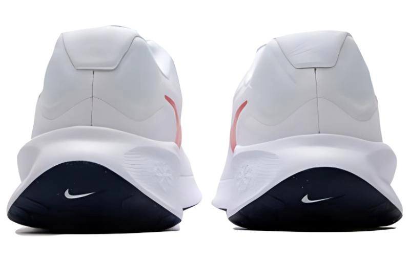Nike REVOLUTION 7