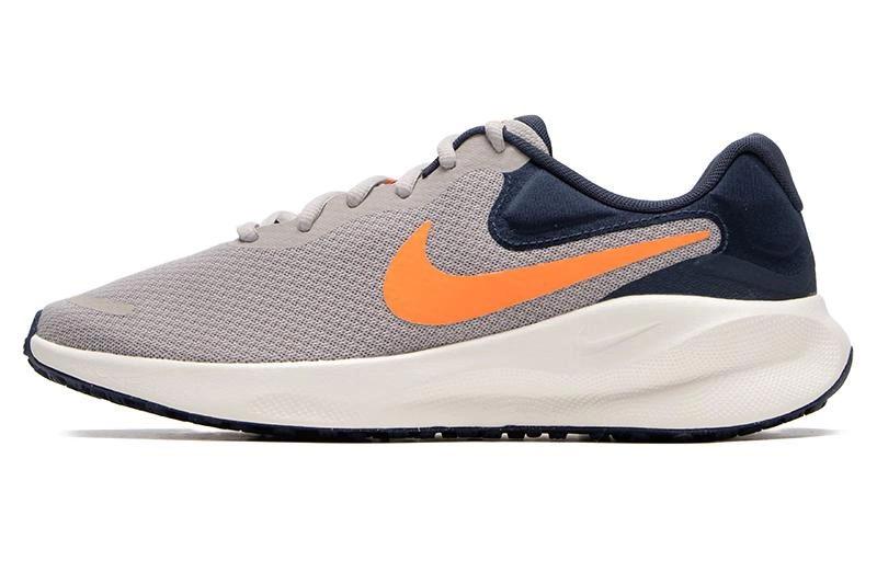 Nike REVOLUTION 7
