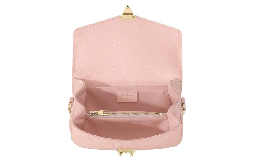 LOUIS VUITTON Pochette Metis East West