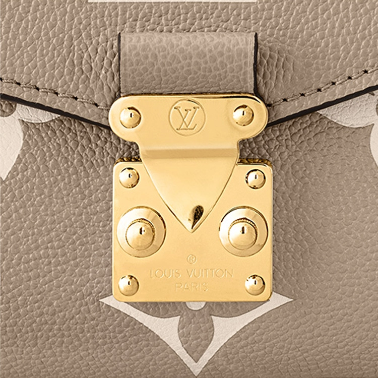 LOUIS VUITTON Pochette Metis East West