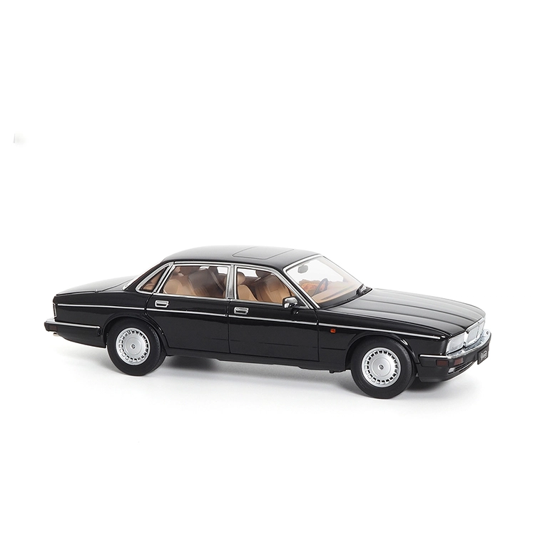 Almost Real 118 Jaguar XJ6 XJ40 21cm