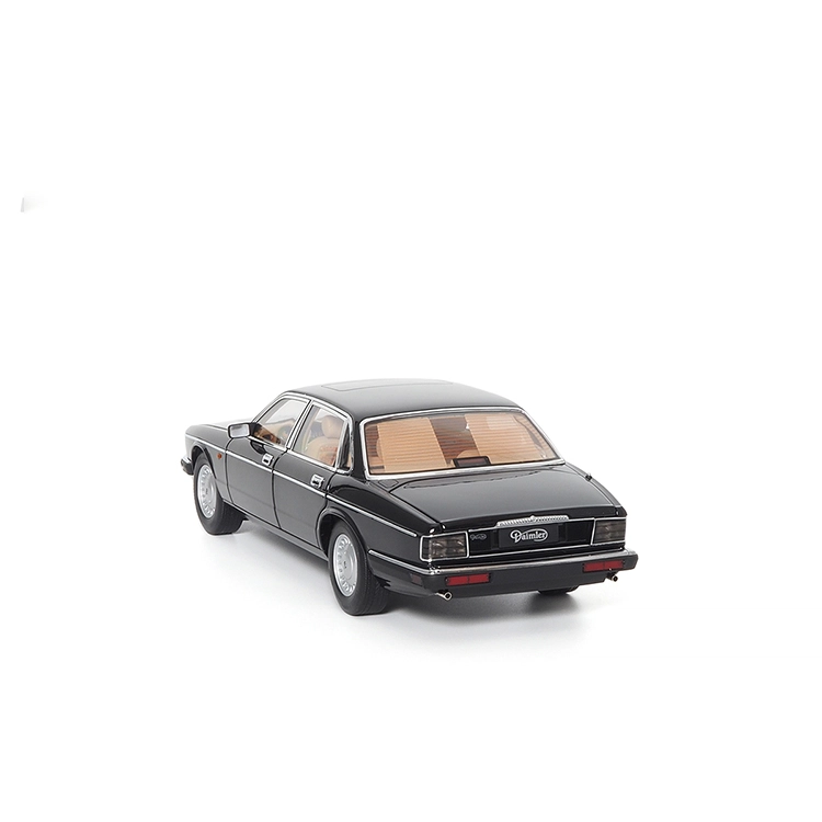 Almost Real 118 Jaguar XJ6 XJ40 21cm