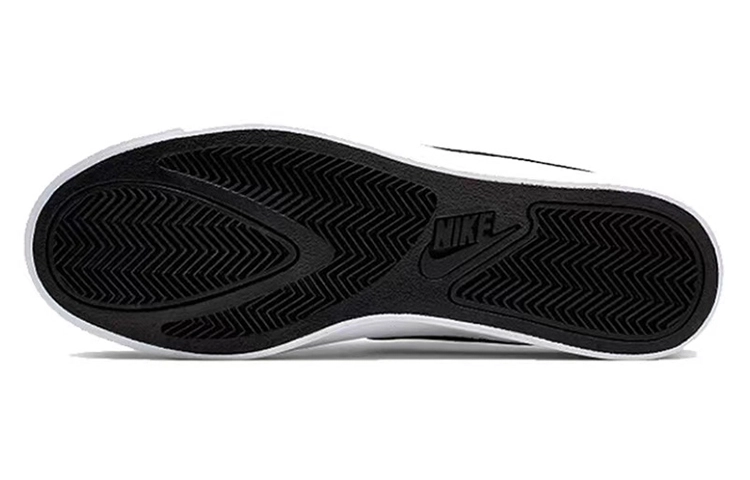 Nike Court Royale