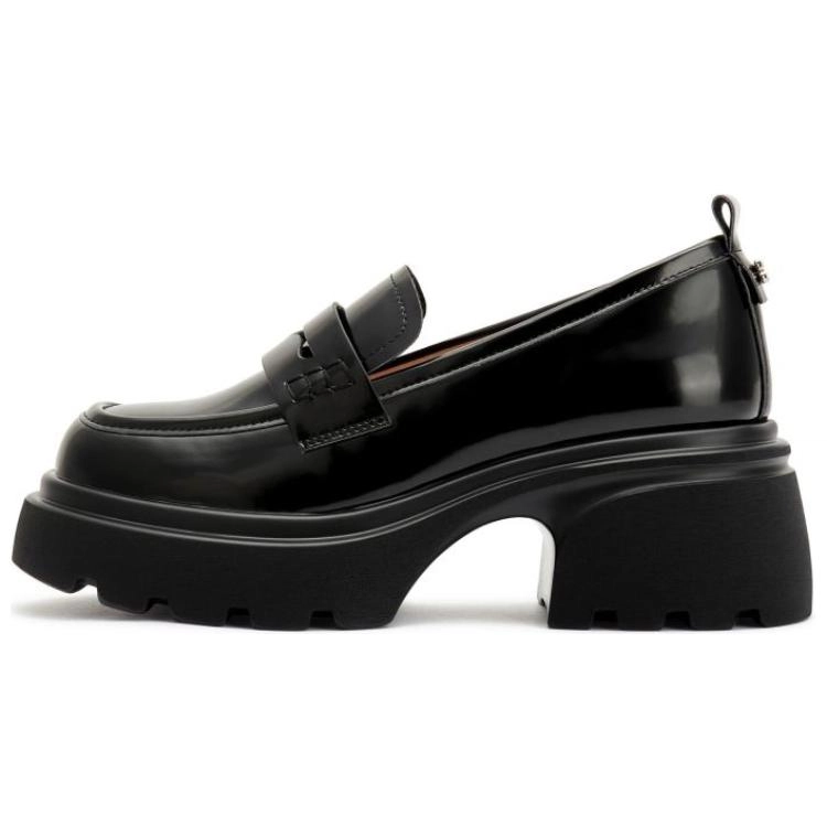 TOOMANYSHOES