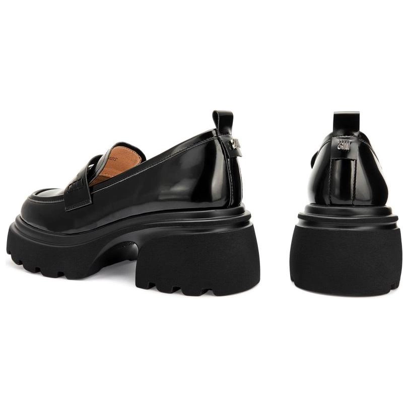 TOOMANYSHOES