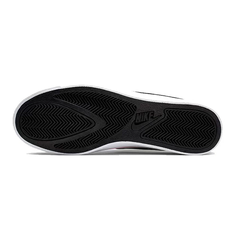 Nike Court Royale
