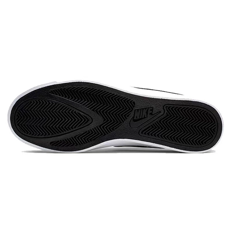 Nike Court Royale