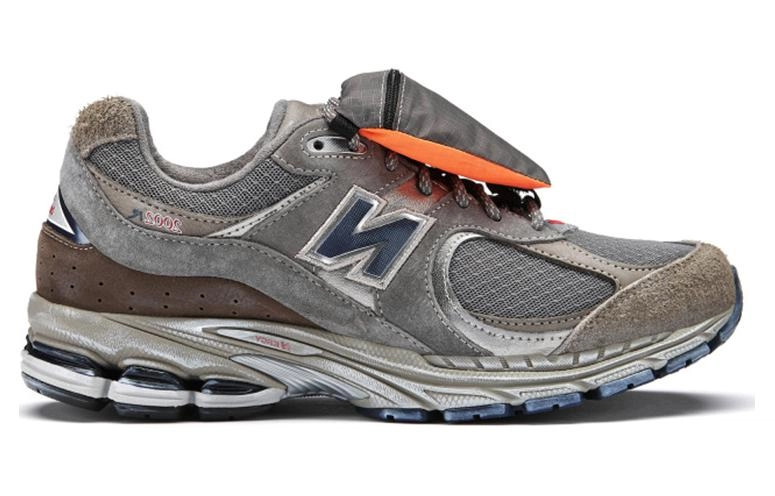 New Balance NB 2002R Pouch