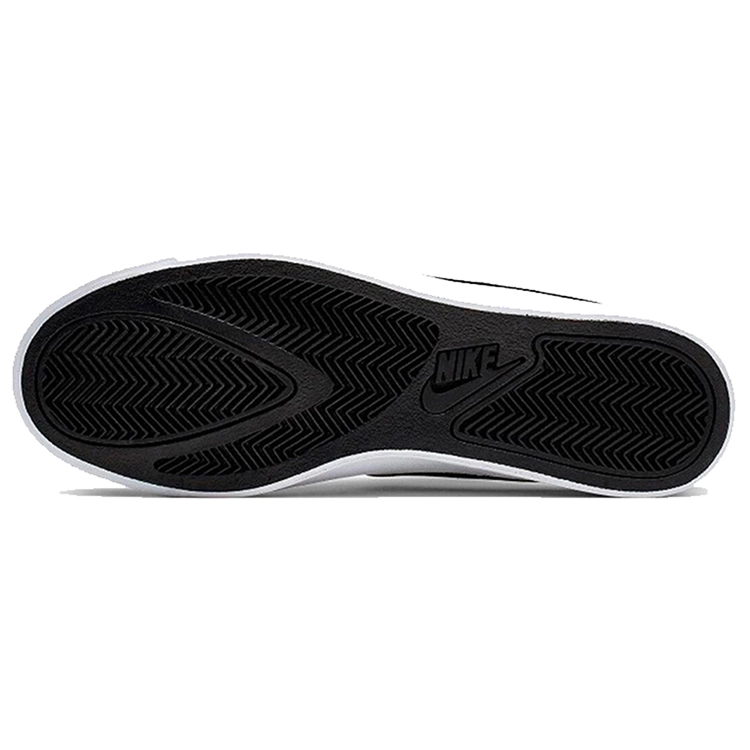 Nike Court Royale