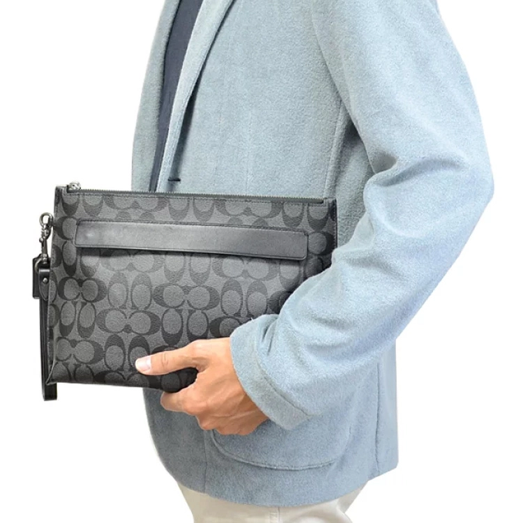 COACH Pouch 30 Logo