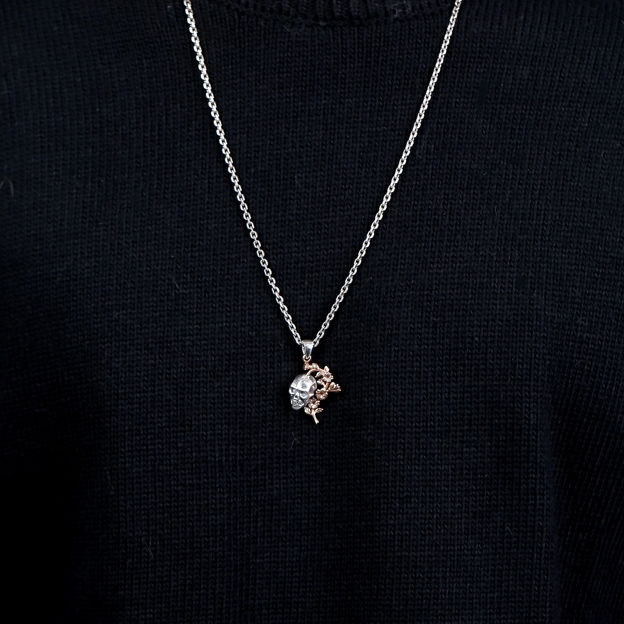 925