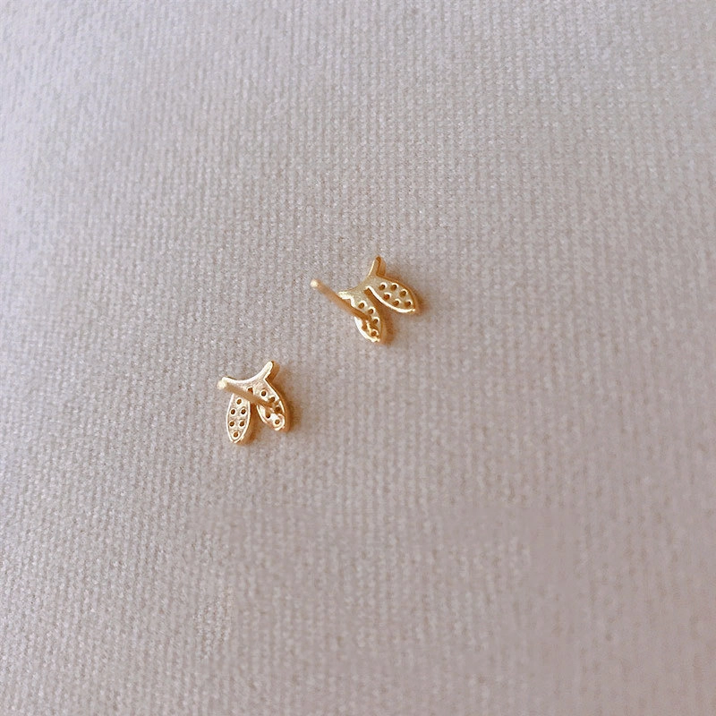 925