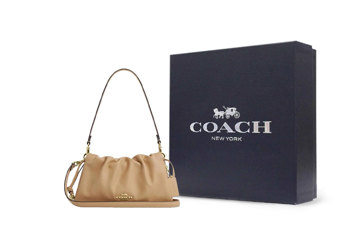 COACH Faye 26 Logo
