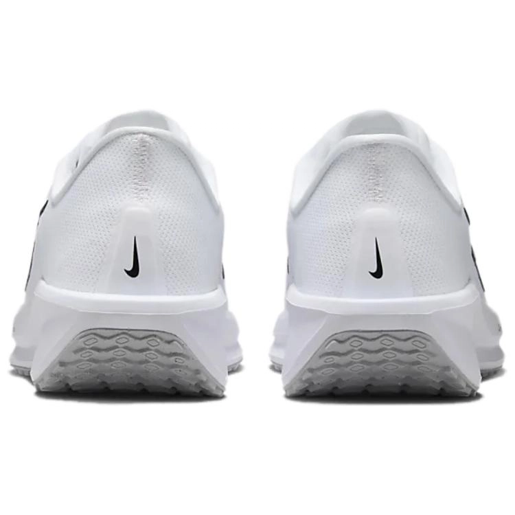 Nike Quest 6