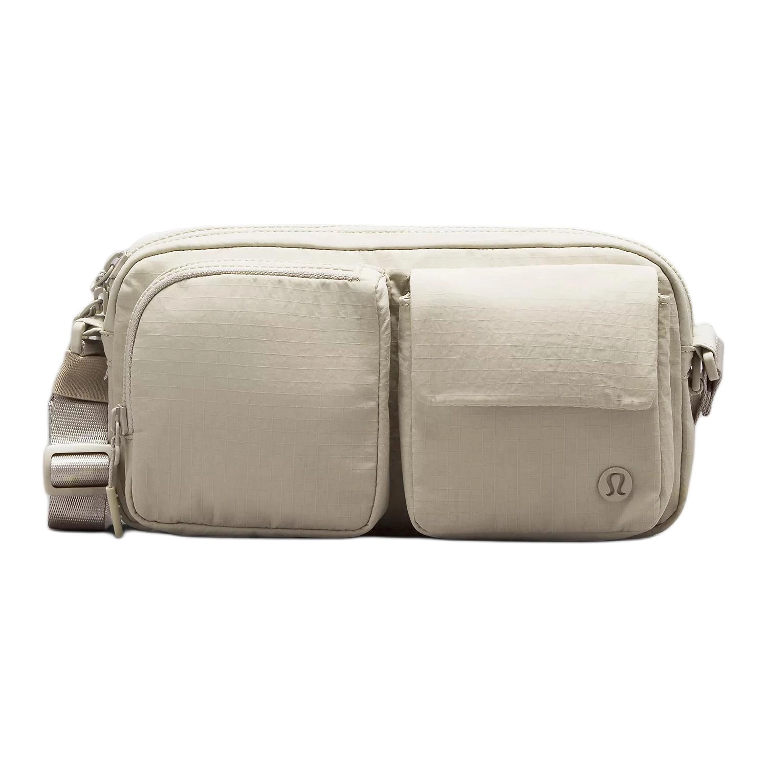 lululemon Multi-Pocket 2.5L Logo