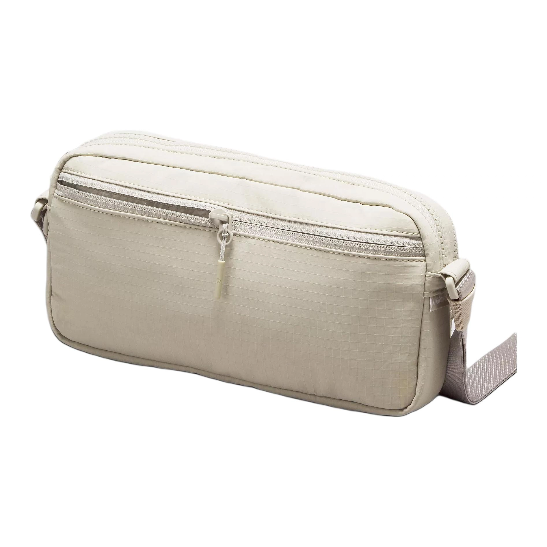 lululemon Multi-Pocket 2.5L Logo