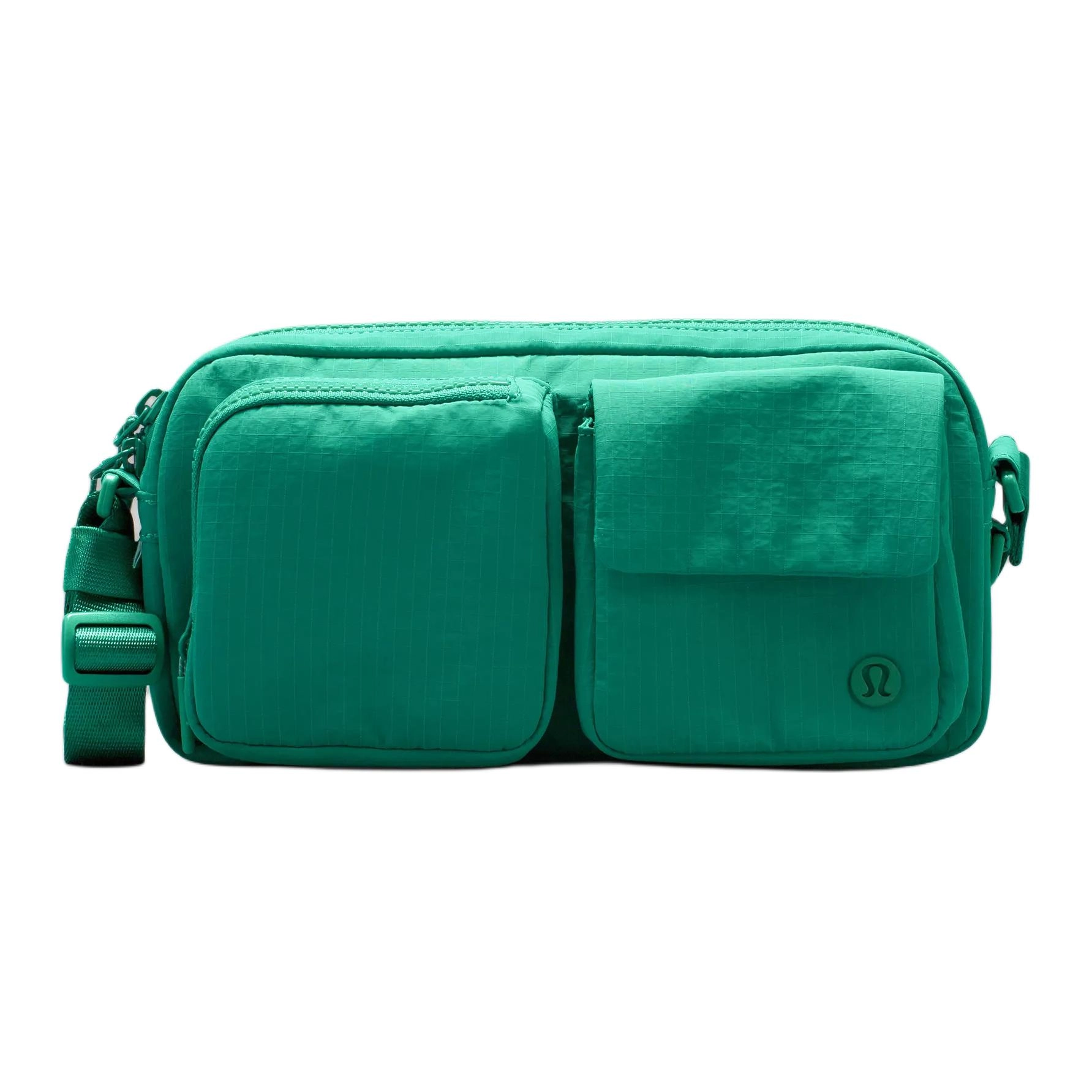 lululemon Multi-Pocket 2.5L Logo