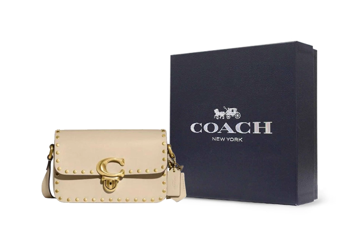 COACH Studio 19