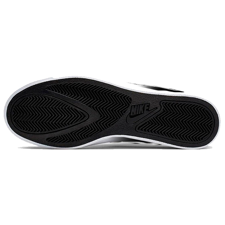 Nike Court Royale