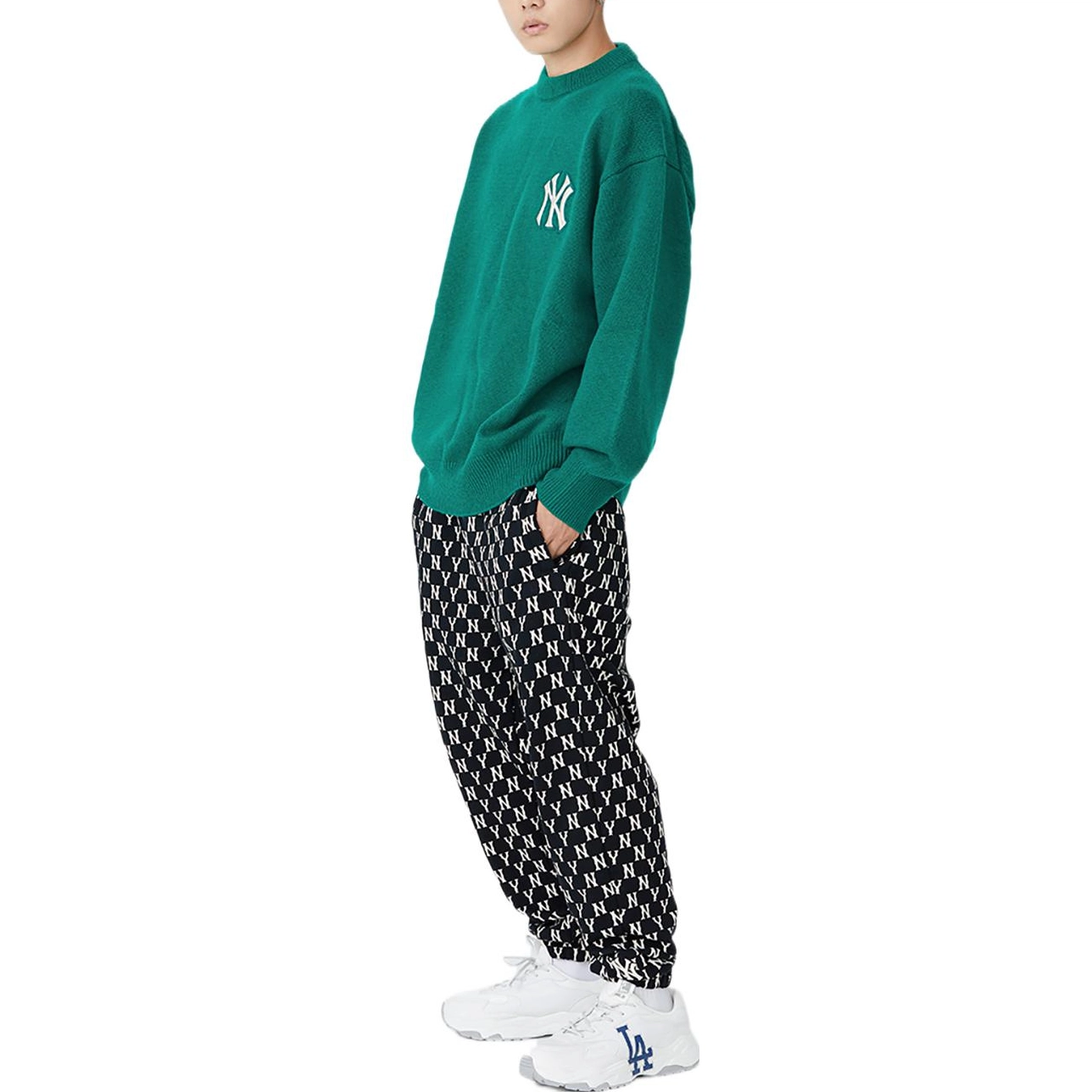 MLB FW22 FW22 Logo