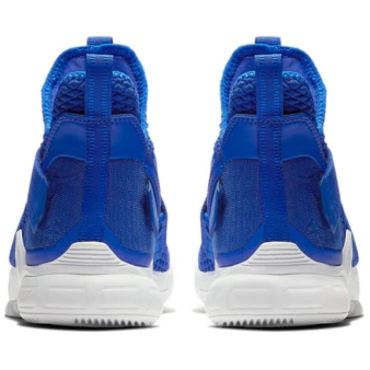 Nike zoom soldier 12