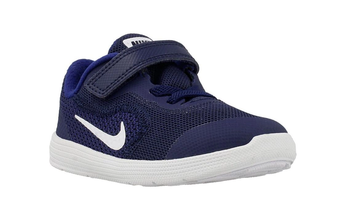 Nike REVOLUTION 3