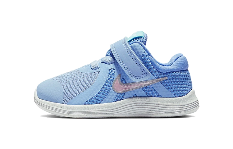 Nike REVOLUTION 4