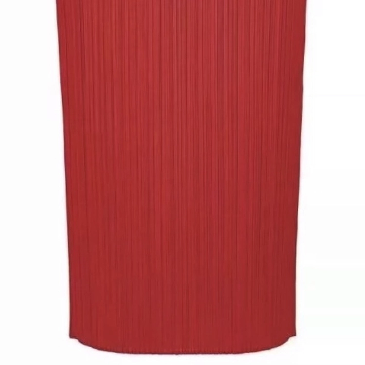 PLEATS PLEASE ISSEY MIYAKE