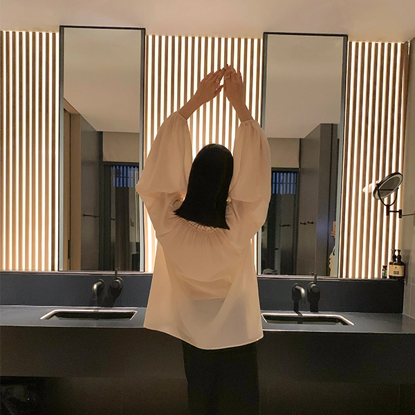 周淼 纯色荷叶领套头直筒衬衫 女款 杏色