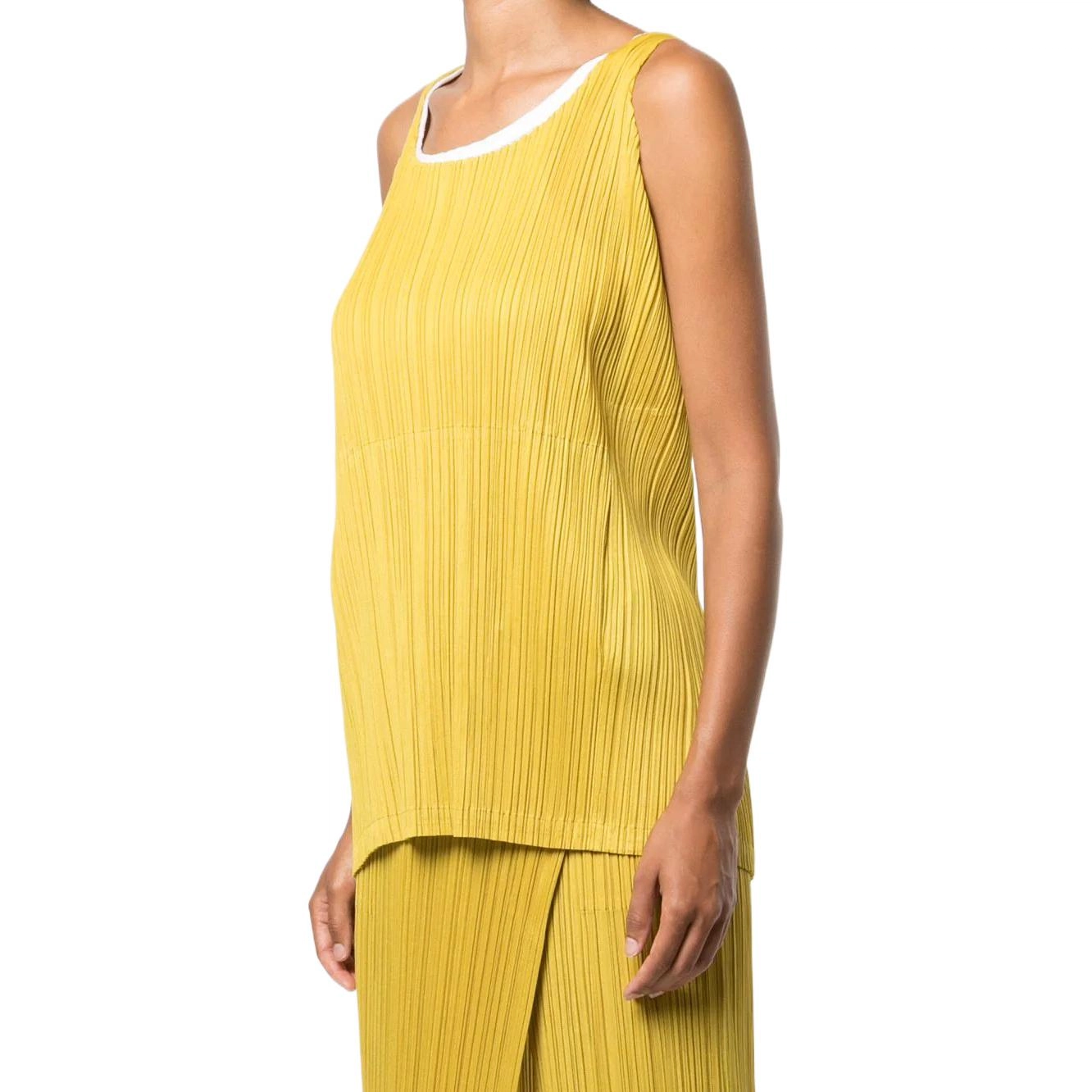 PLEATS PLEASE ISSEY MIYAKE